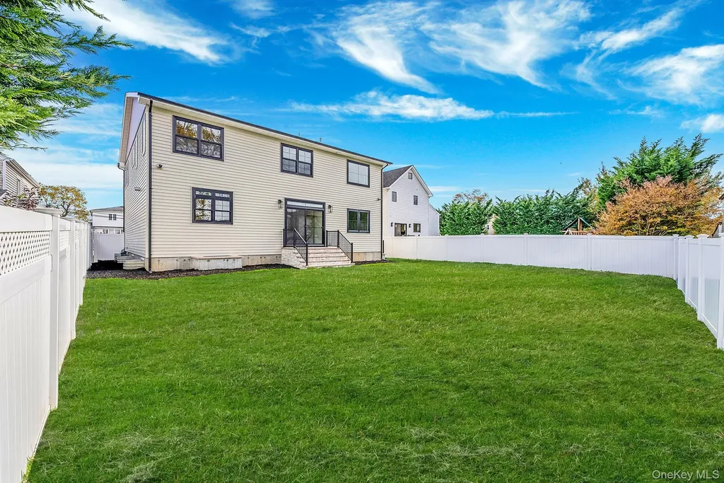 2542 Lefferts Place Bellmore NY 11710