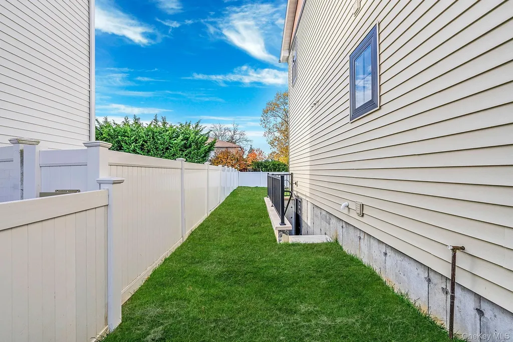 2542 Lefferts Place Bellmore NY 11710