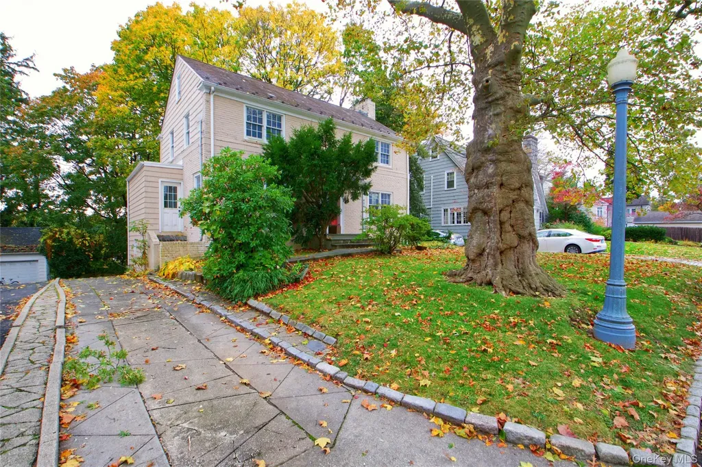 414 Hunt Lane Manhasset NY 11030