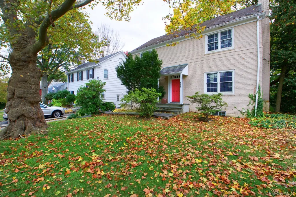 414 Hunt Lane Manhasset NY 11030