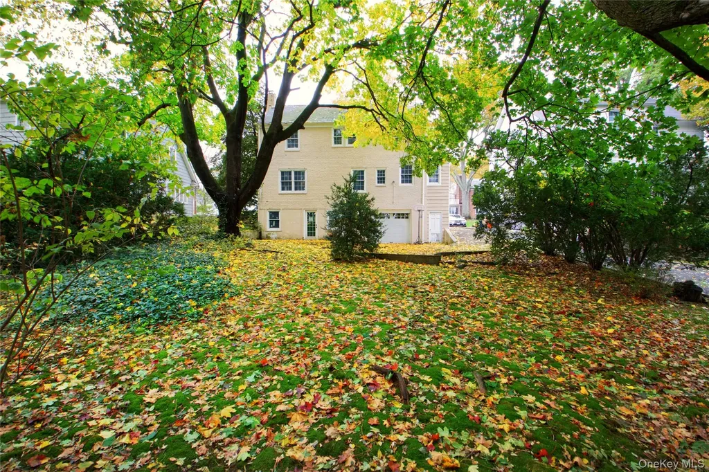 414 Hunt Lane Manhasset NY 11030