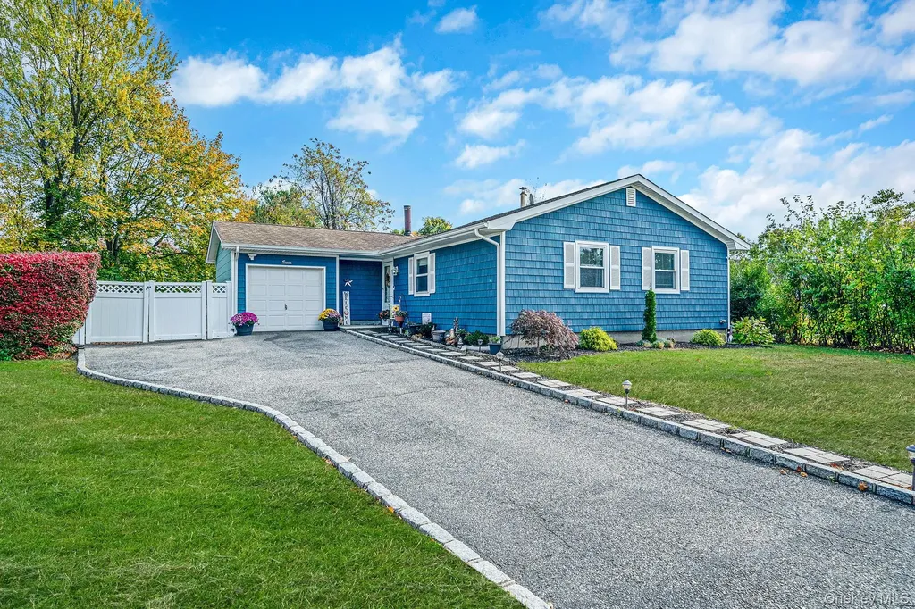 7 Hester Lane Ronkonkoma NY 11779