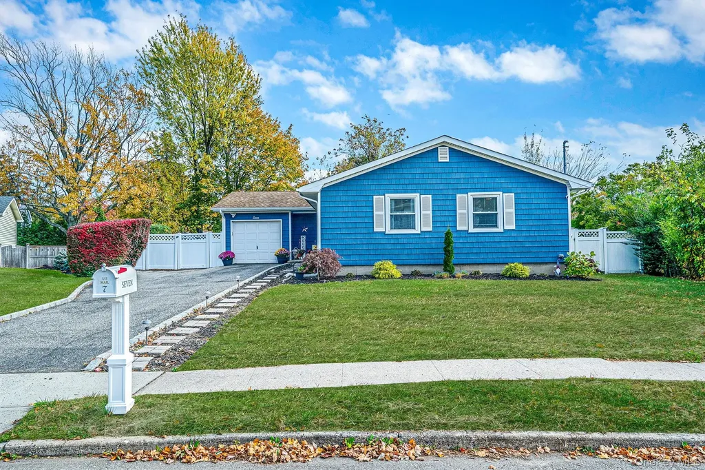 7 Hester Lane Ronkonkoma NY 11779