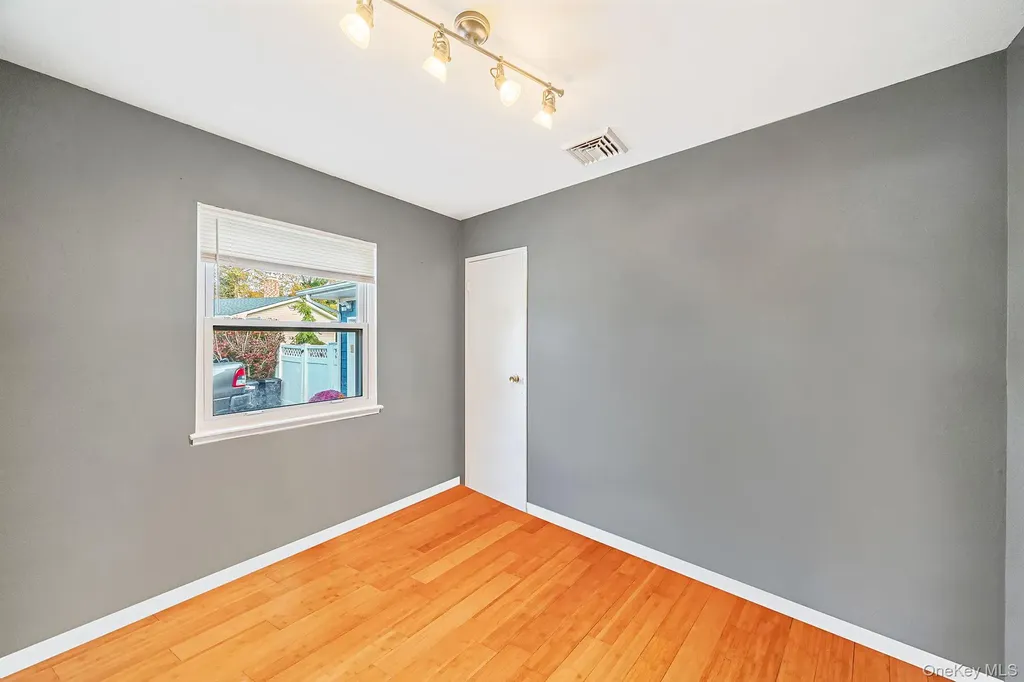 7 Hester Lane Ronkonkoma NY 11779