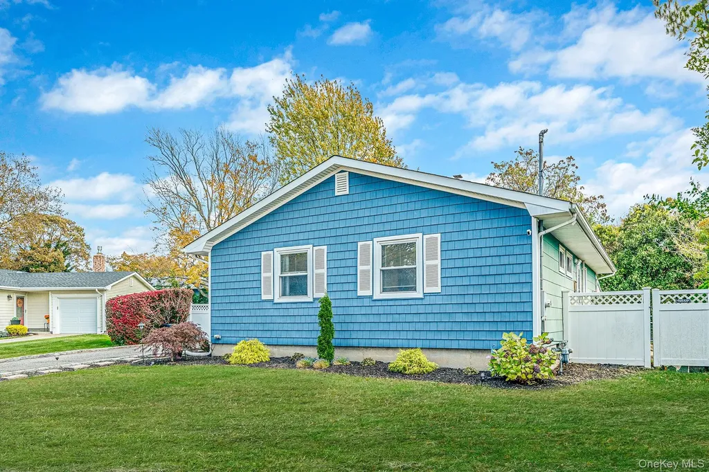 7 Hester Lane Ronkonkoma NY 11779