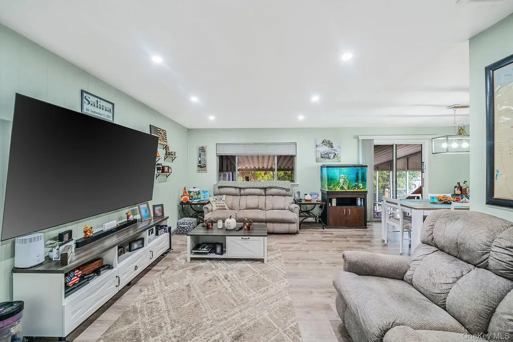 7 Hester Lane Ronkonkoma NY 11779