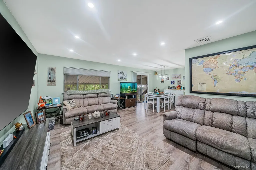 7 Hester Lane Ronkonkoma NY 11779