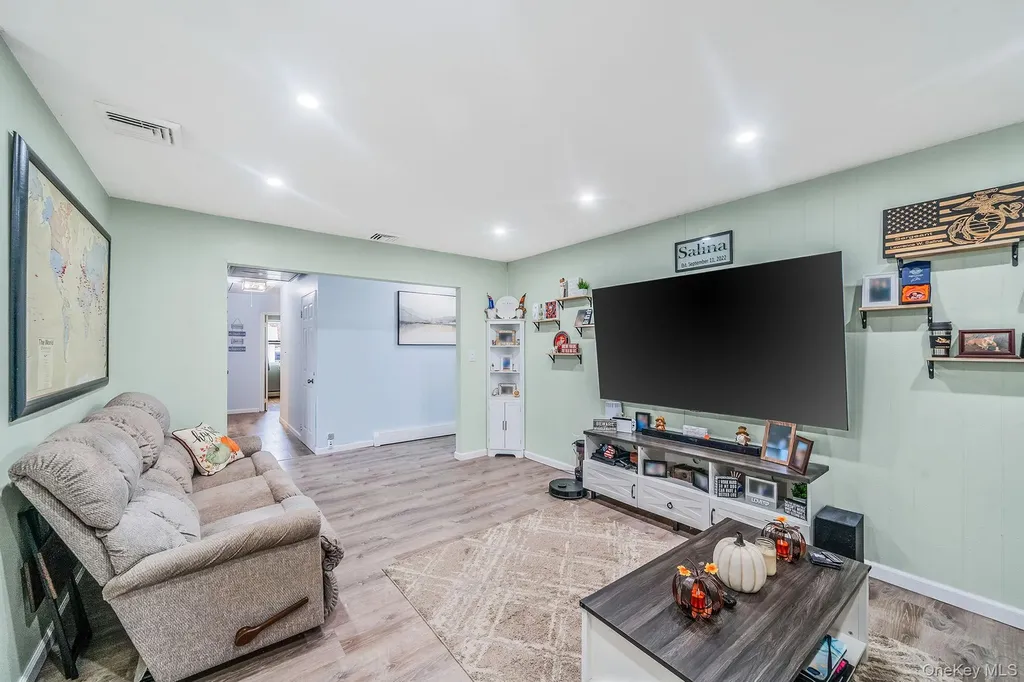 7 Hester Lane Ronkonkoma NY 11779