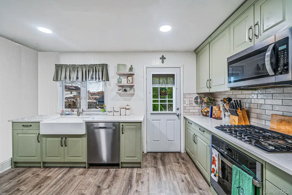7 Hester Lane Ronkonkoma NY 11779