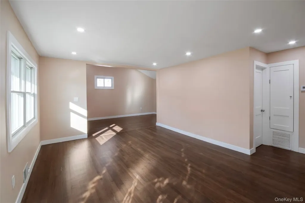 1039 Carll Drive Bay Shore NY 11706
