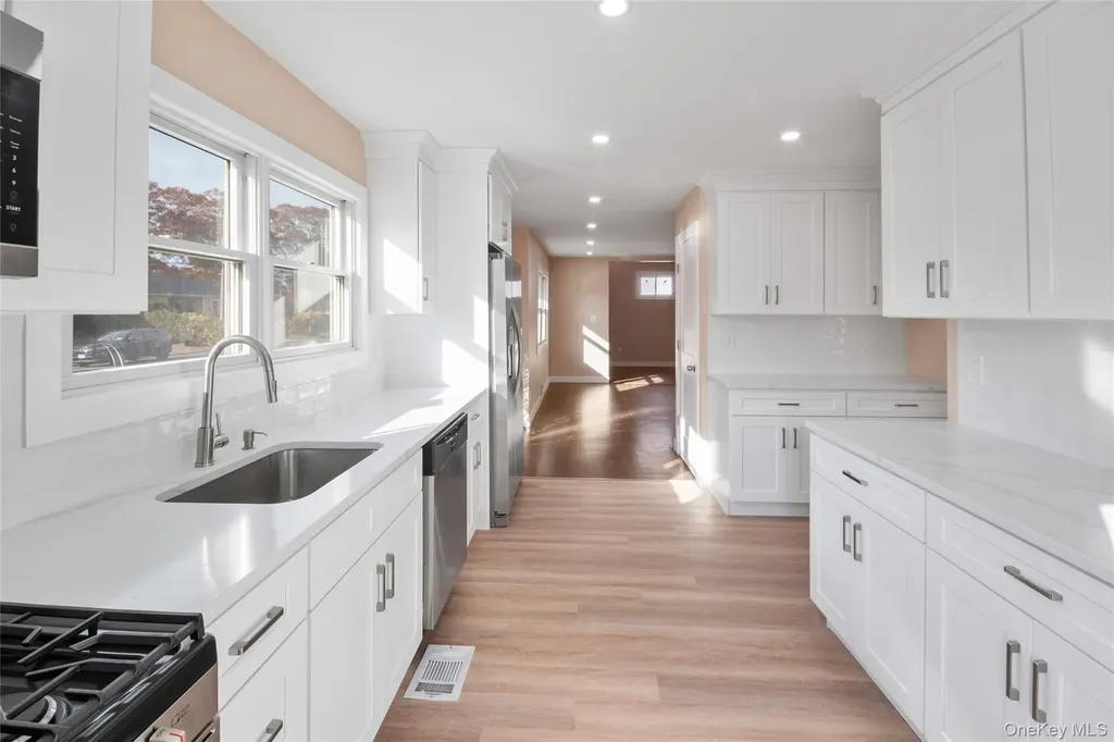 1039 Carll Drive Bay Shore NY 11706