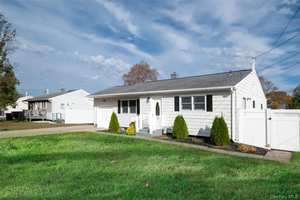 1039 Carll Drive Bay Shore NY 11706