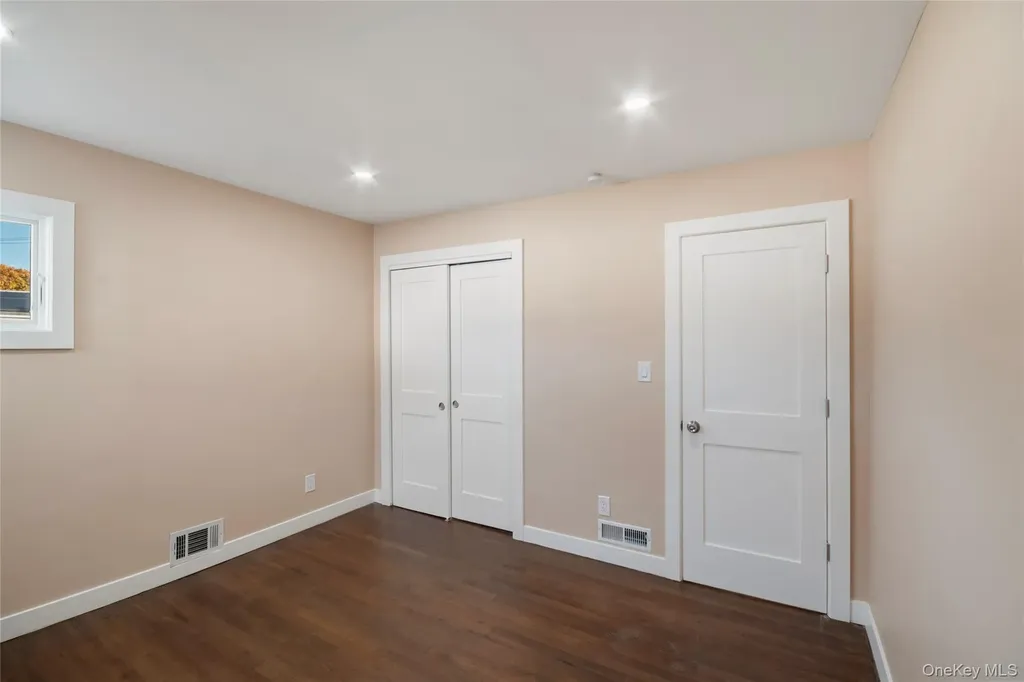 1039 Carll Drive Bay Shore NY 11706