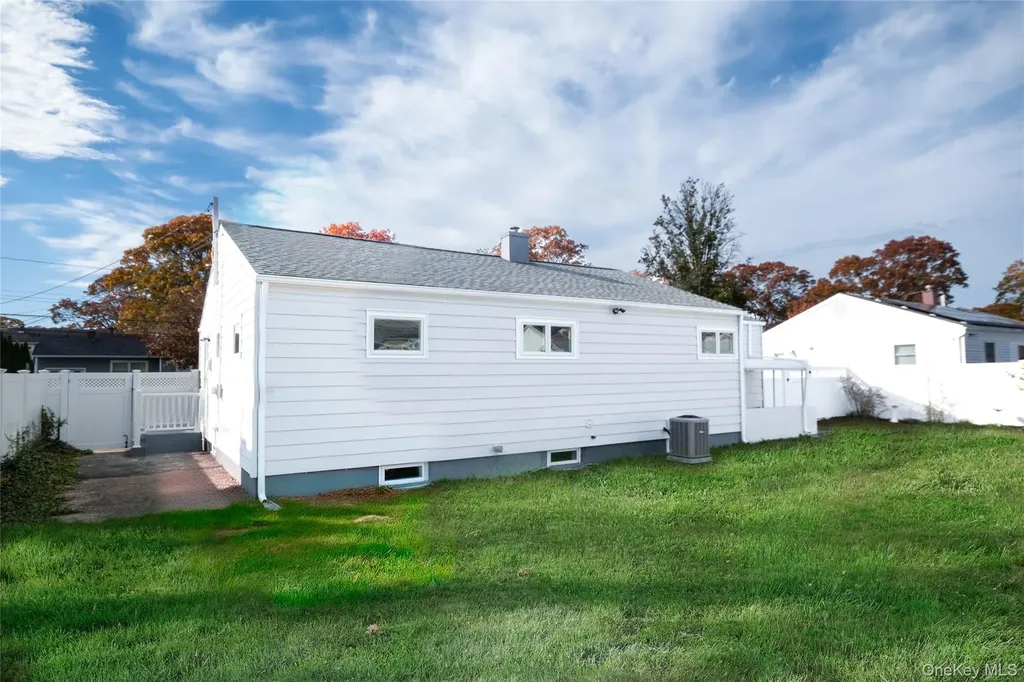 1039 Carll Drive Bay Shore NY 11706