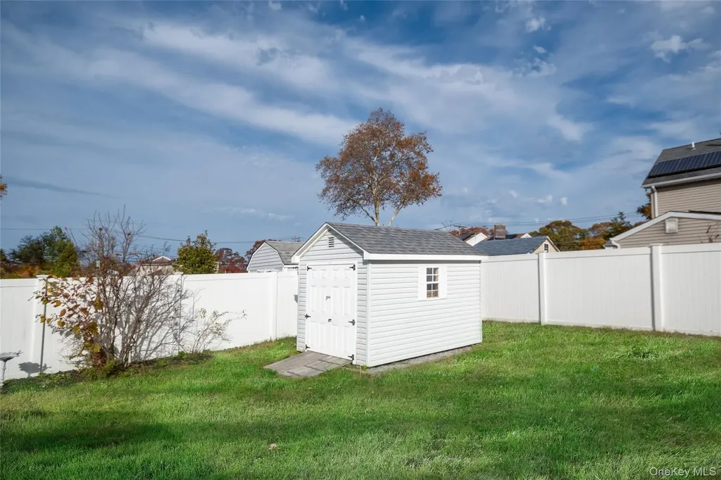 1039 Carll Drive Bay Shore NY 11706