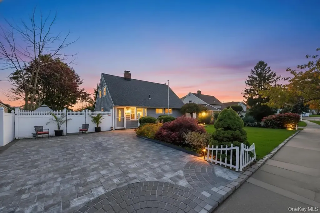 101 Constellation Road Levittown NY 11756