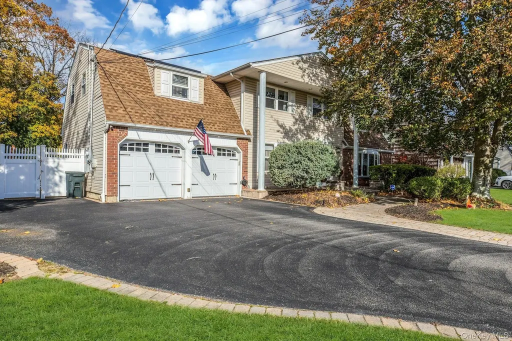 27 Hollister Lane Islip NY 11751