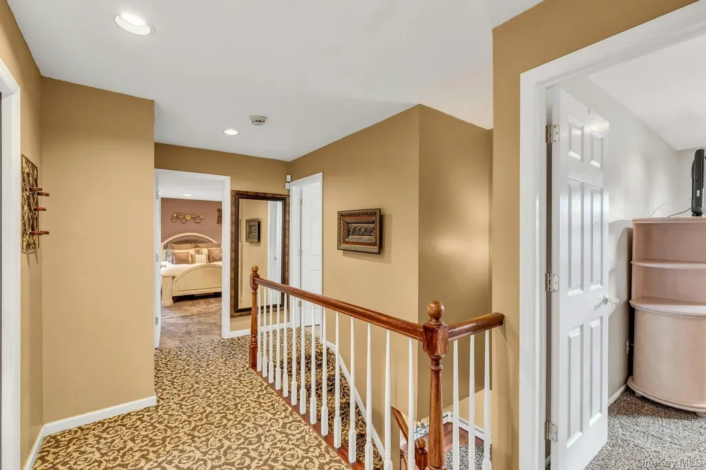 27 Hollister Lane Islip NY 11751