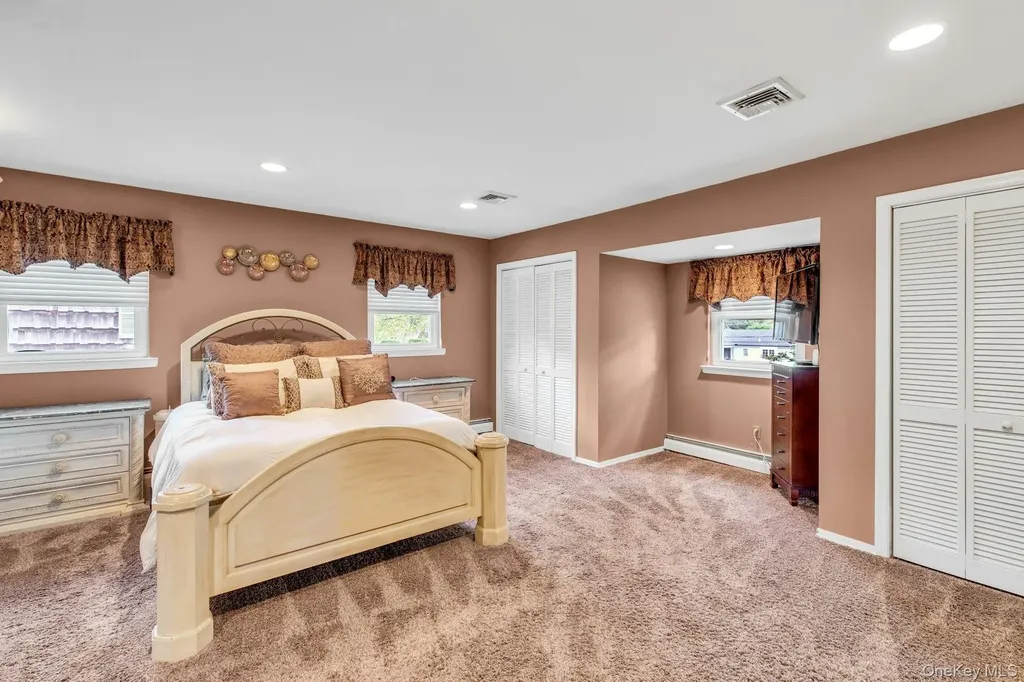 27 Hollister Lane Islip NY 11751