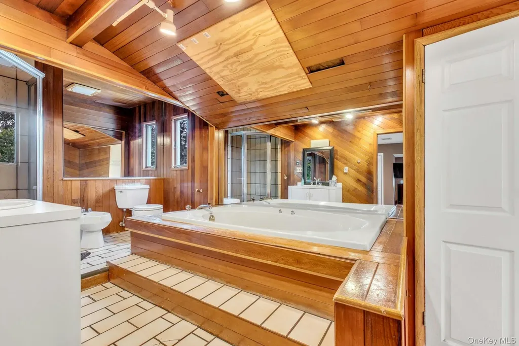 27 Hollister Lane Islip NY 11751