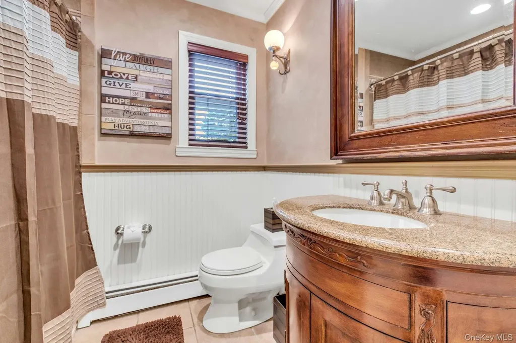 27 Hollister Lane Islip NY 11751