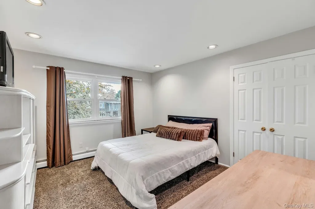 27 Hollister Lane Islip NY 11751