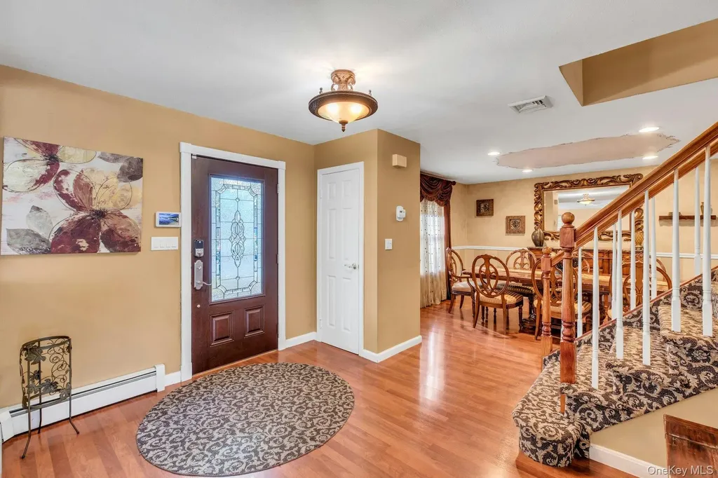 27 Hollister Lane Islip NY 11751