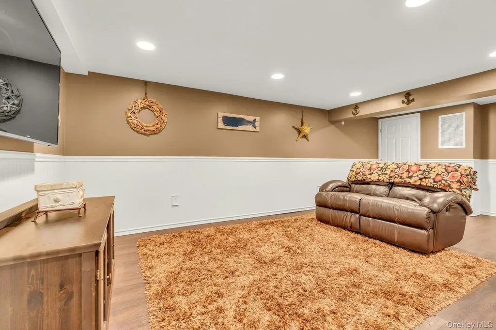 27 Hollister Lane Islip NY 11751