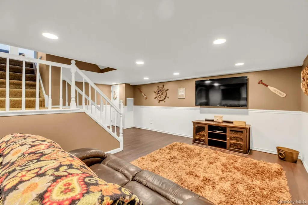 27 Hollister Lane Islip NY 11751