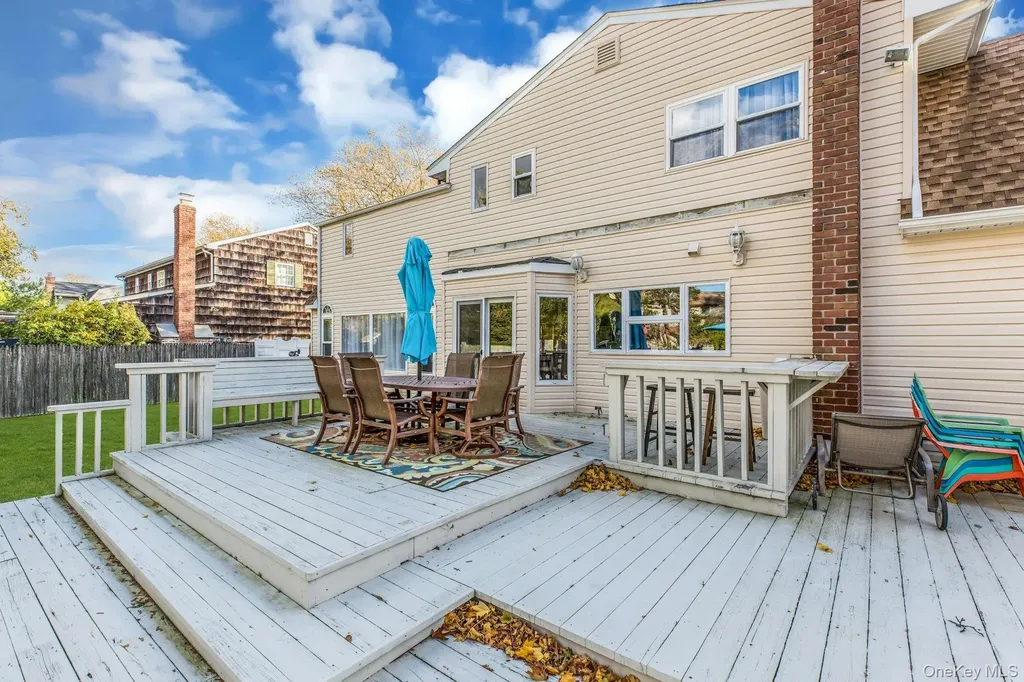 27 Hollister Lane Islip NY 11751