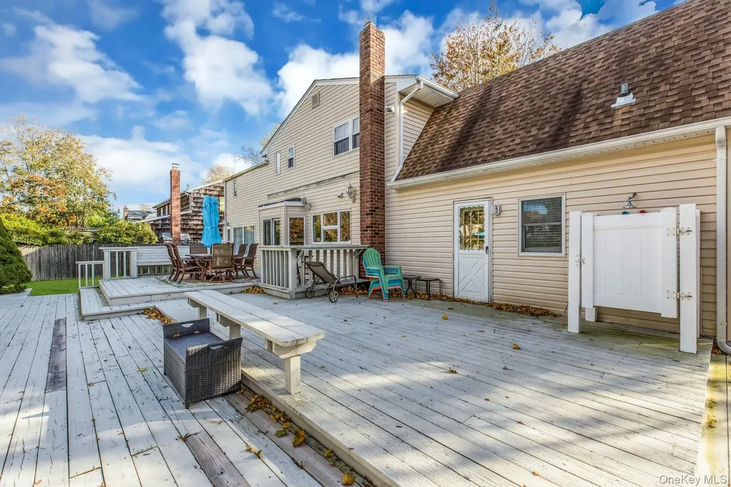 27 Hollister Lane Islip NY 11751