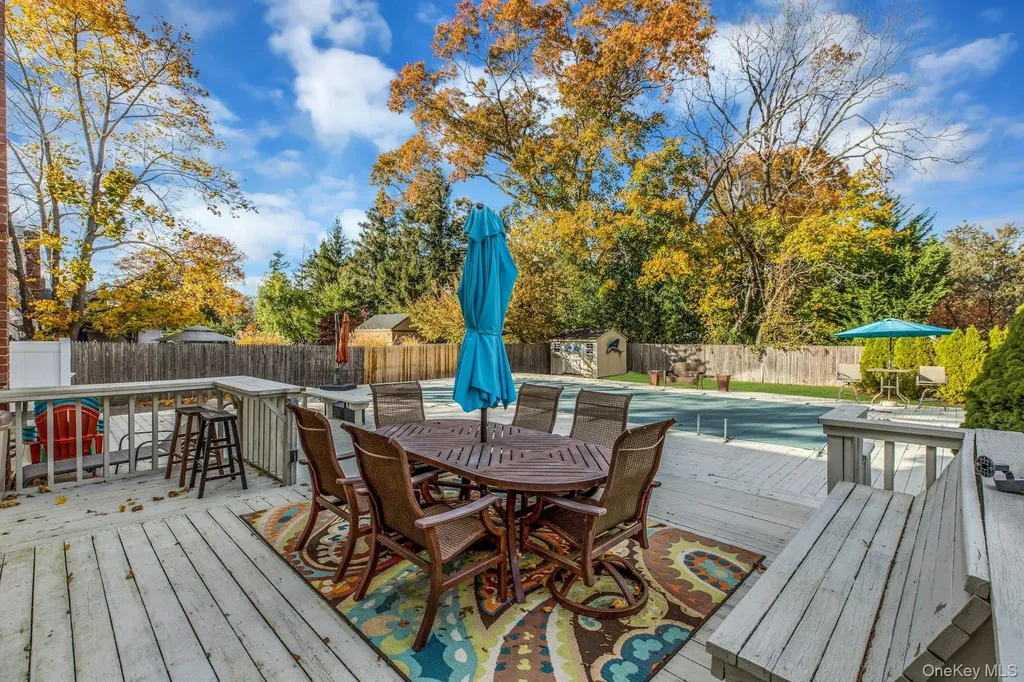 27 Hollister Lane Islip NY 11751