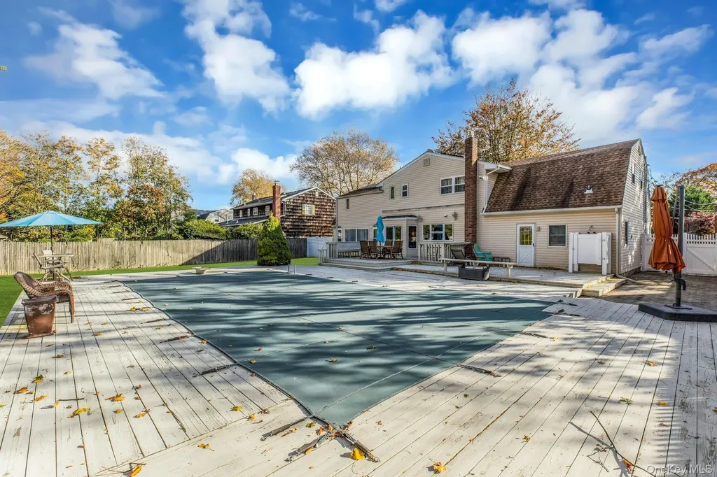 27 Hollister Lane Islip NY 11751