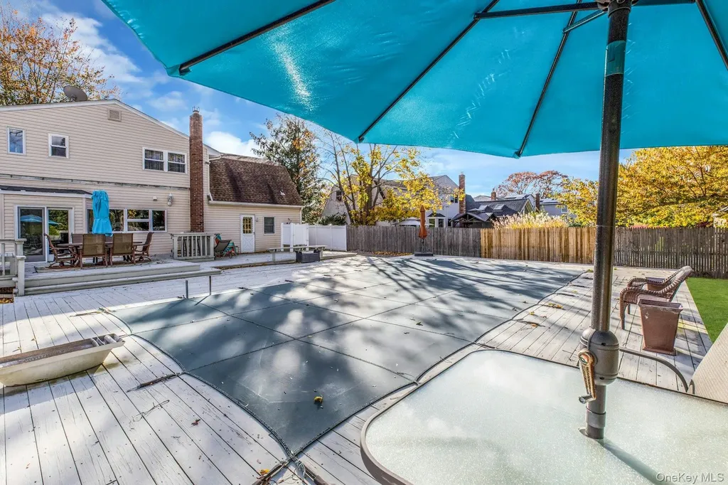 27 Hollister Lane Islip NY 11751