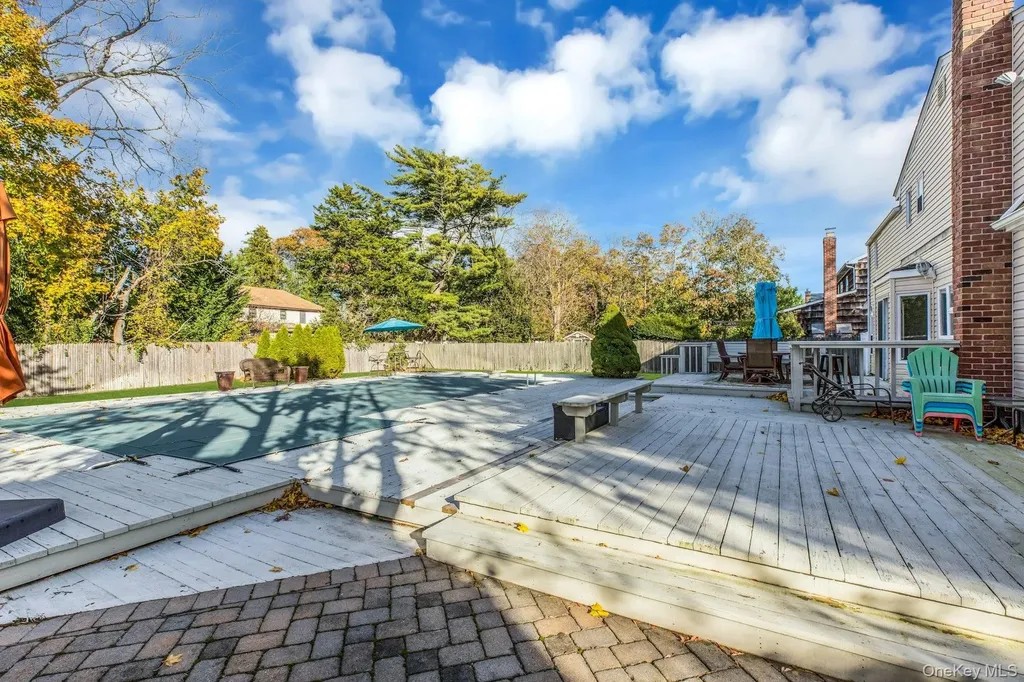 27 Hollister Lane Islip NY 11751