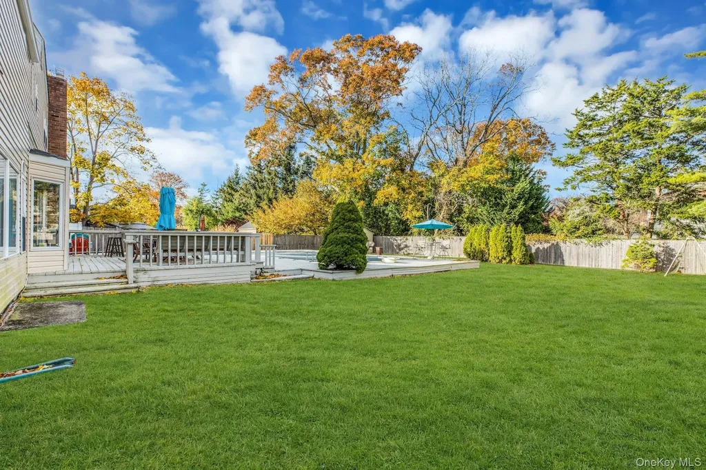 27 Hollister Lane Islip NY 11751