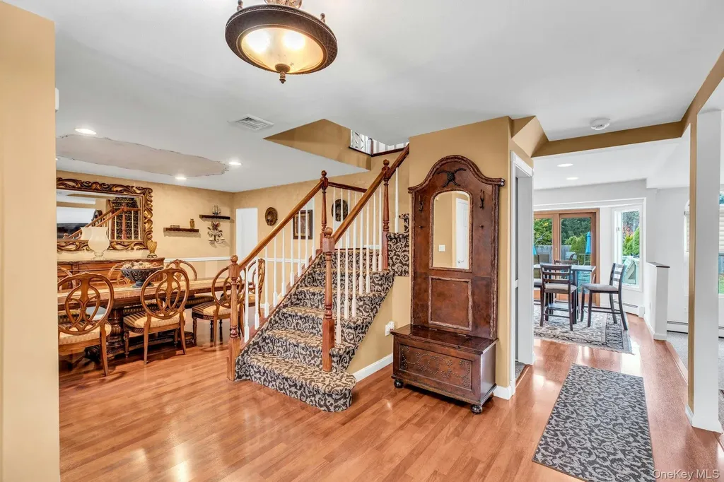 27 Hollister Lane Islip NY 11751