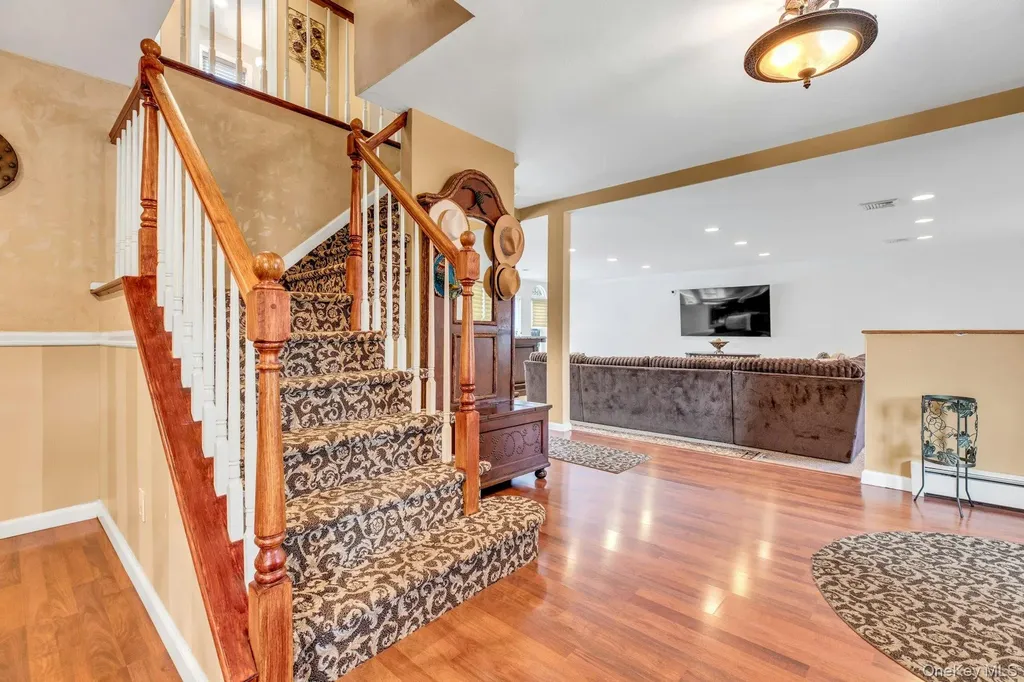 27 Hollister Lane Islip NY 11751