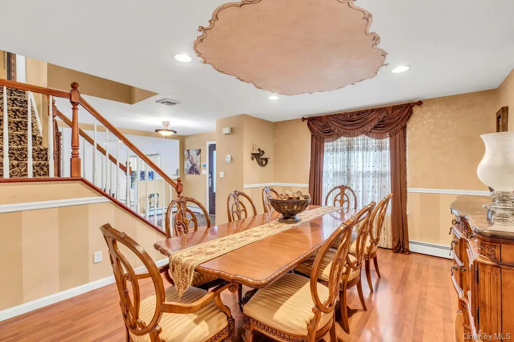 27 Hollister Lane Islip NY 11751