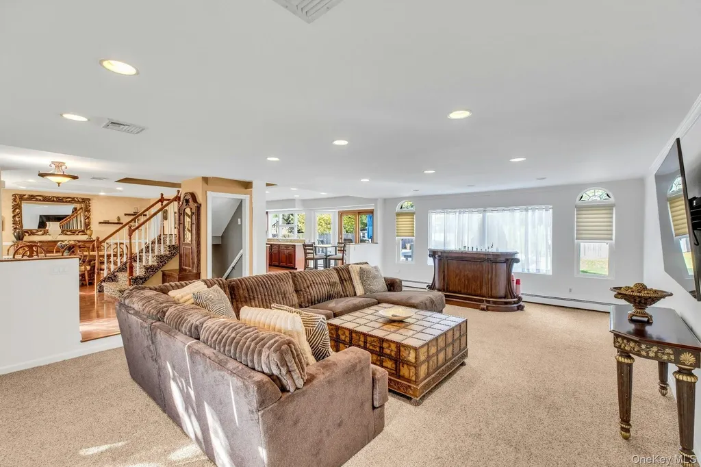 27 Hollister Lane Islip NY 11751