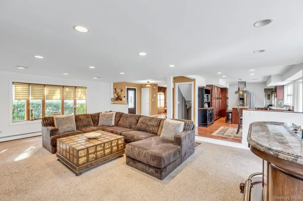 27 Hollister Lane Islip NY 11751