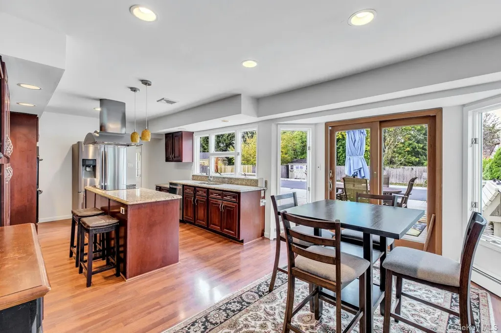 27 Hollister Lane Islip NY 11751