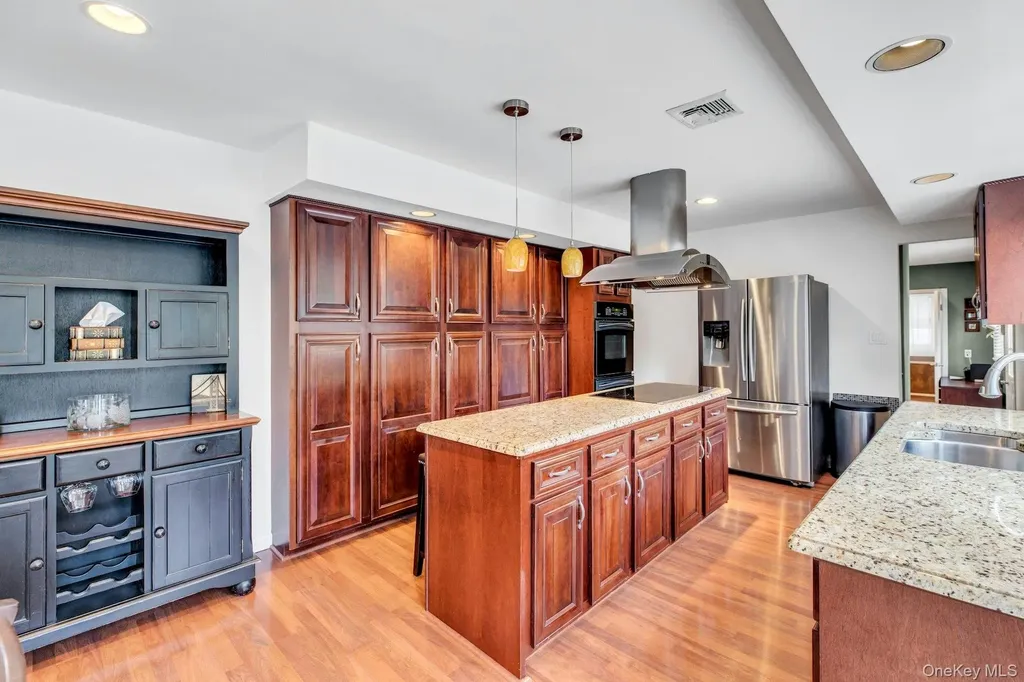 27 Hollister Lane Islip NY 11751