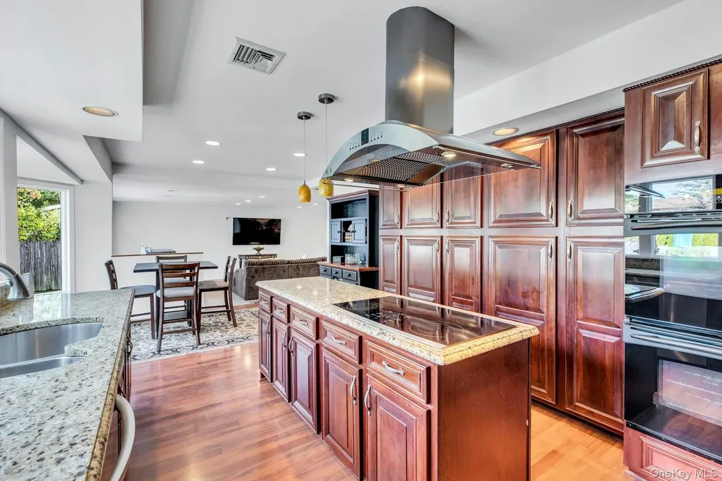 27 Hollister Lane Islip NY 11751