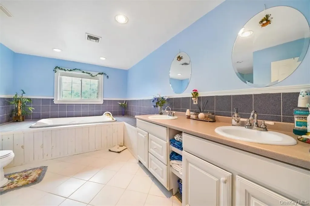 2 Bruyn Avenue Pine Bush NY 12566