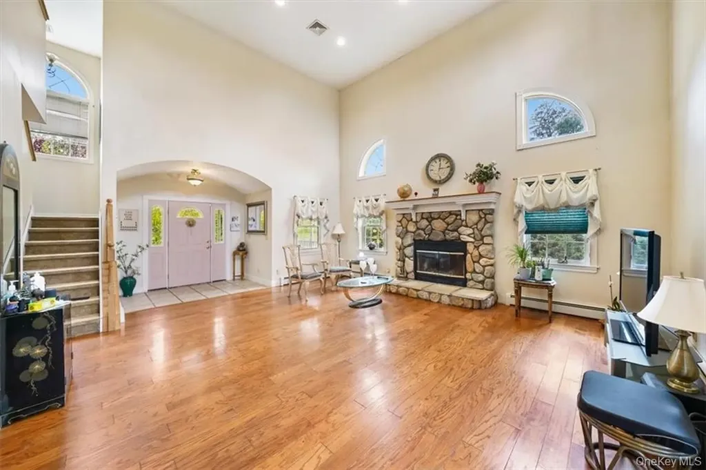 2 Bruyn Avenue Pine Bush NY 12566