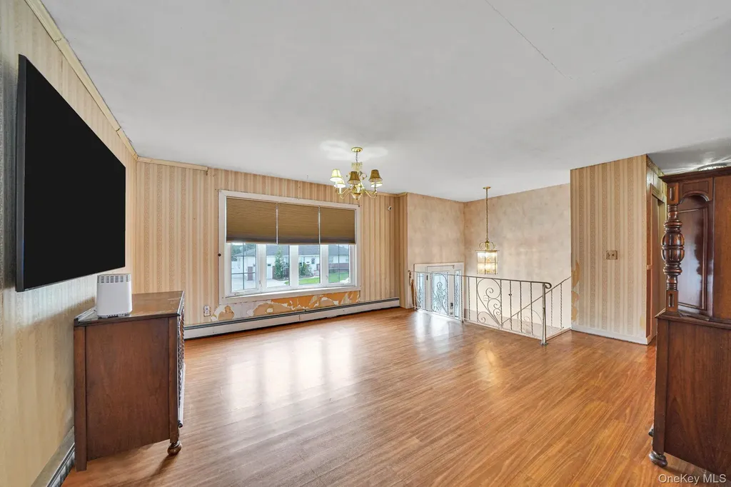 501 Windmill Avenue West Babylon NY 11704
