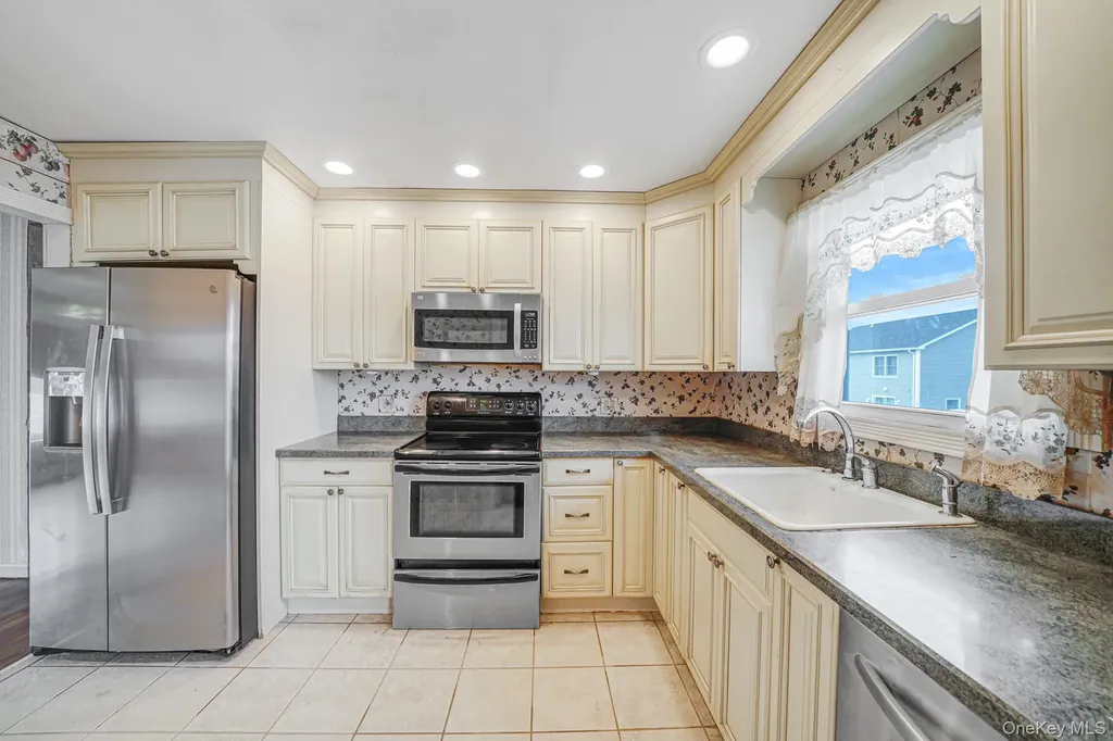 501 Windmill Avenue West Babylon NY 11704