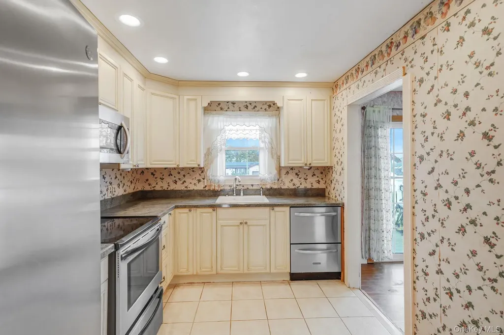 501 Windmill Avenue West Babylon NY 11704