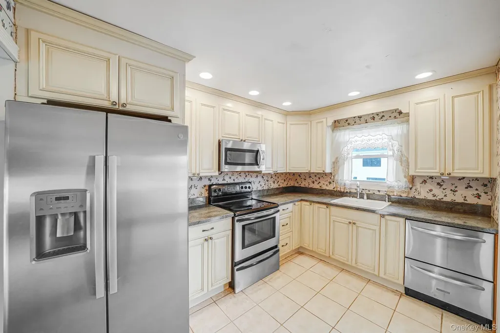 501 Windmill Avenue West Babylon NY 11704